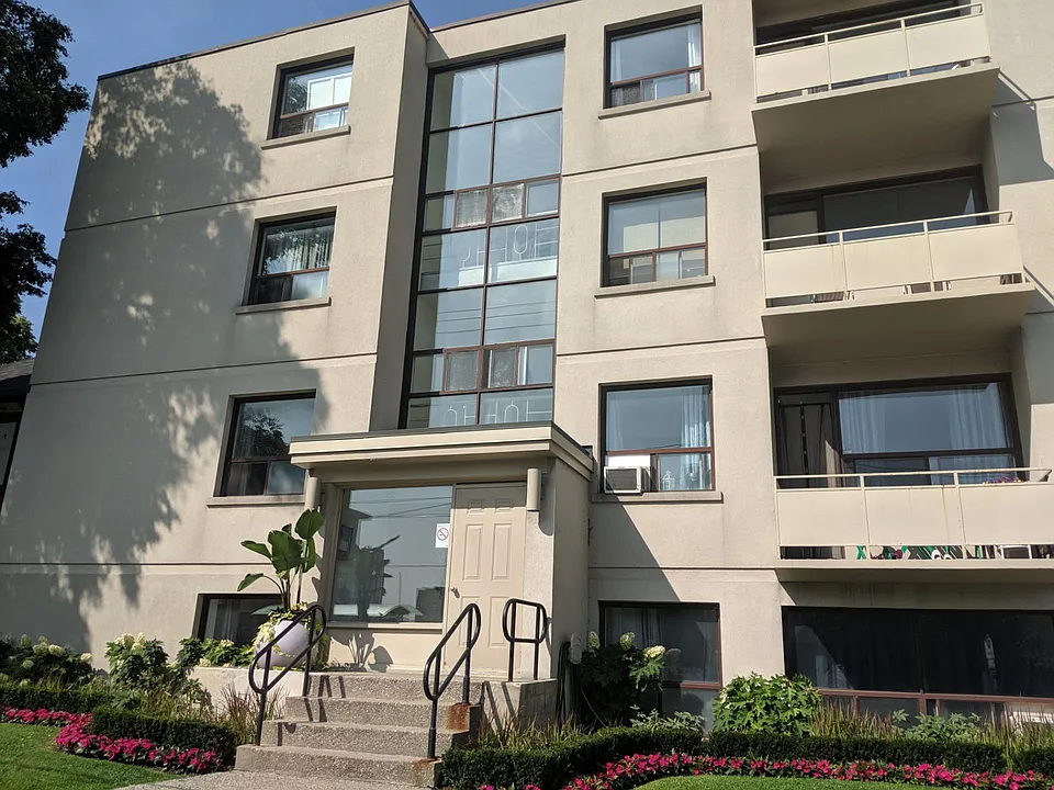 1106 Avenue Rd #17