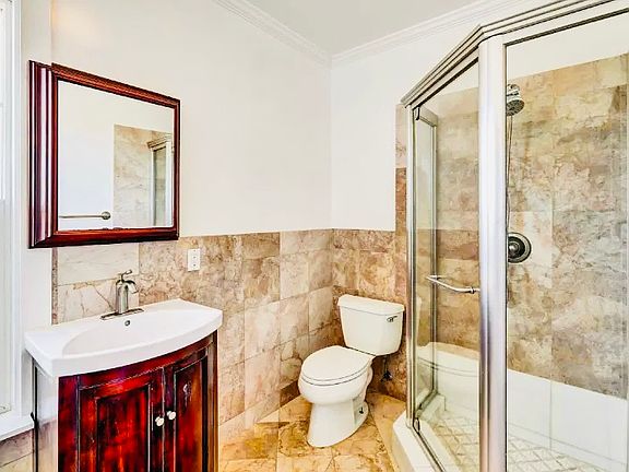 4th image of 840 36th Ave #1