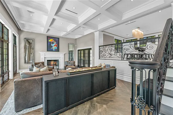Sold by PRENDAMANO REAL ESTATE | media 11