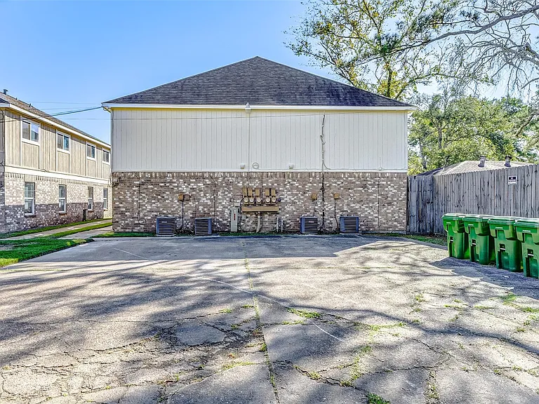 702 Lyle West Ave #C — Photo 17