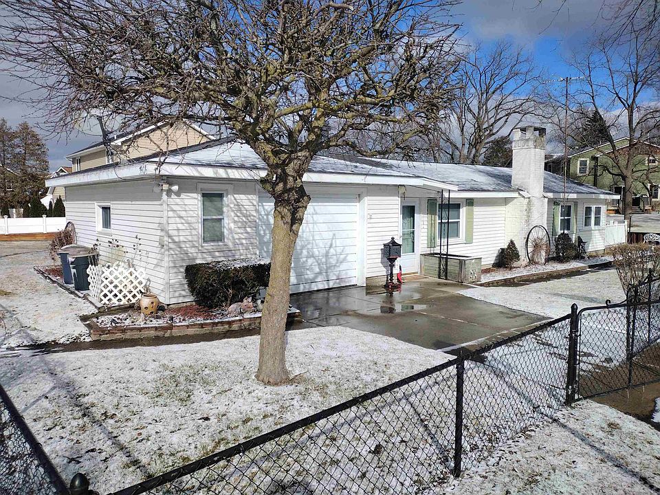 1st image of 3906 Iris Dr