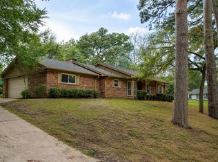 101 Lakeshore Dr, Palestine, TX 75801