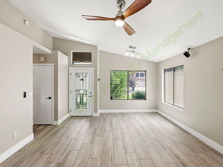 517 W Princeton Ave — Photo 6