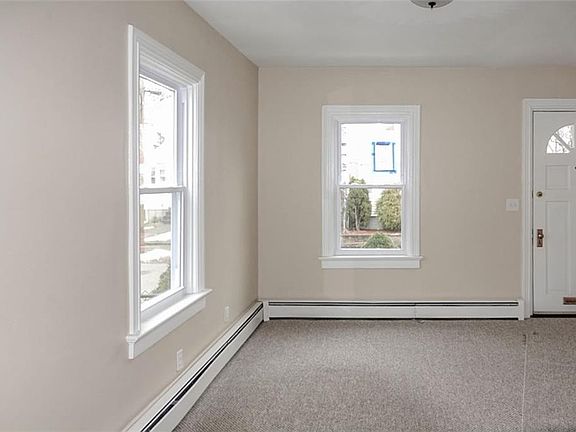 4th image of 36 Winsor St