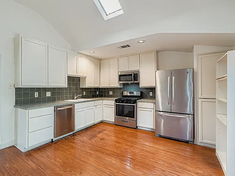 710 Pressler St — Photo 11