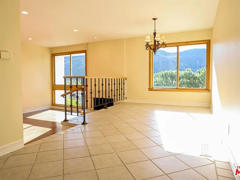 17097 Palisades Cir — Photo 5