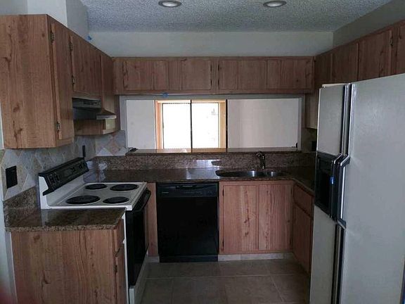 3rd image of 1560 Granfern Ave