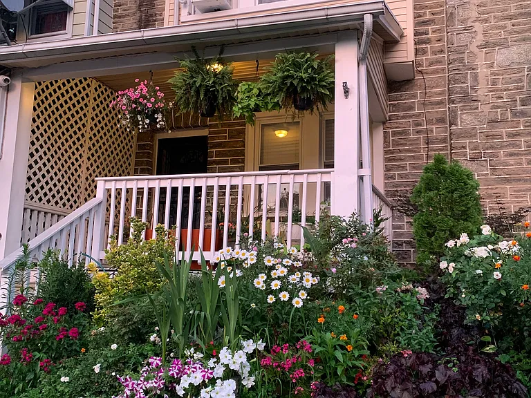 248 E Queen Ln — Photo 21