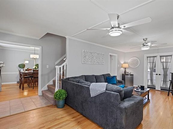 5th image of 705 E 70th St