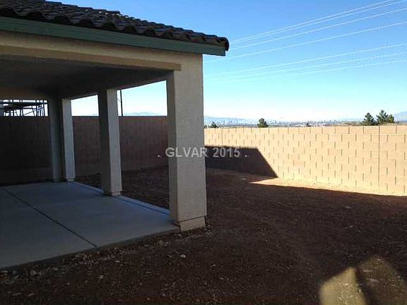 4th image of 916 Estes Cove Ave