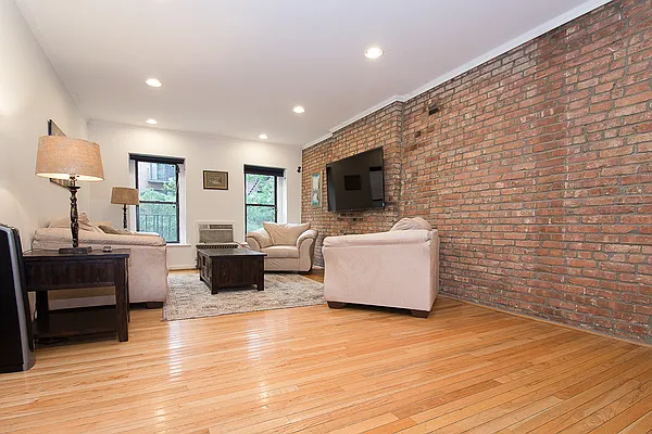 Rented by HH Realty | media 2