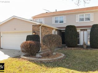 700 Randi Ln, Hoffman Estates, IL 60169