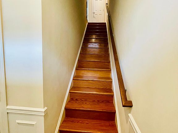 2nd image of 9482 Canonbury Sq