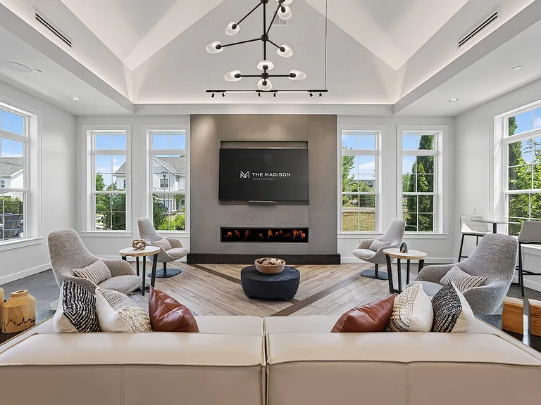 Resident-Exclusive Clubhouse Perfect for Entertaining
