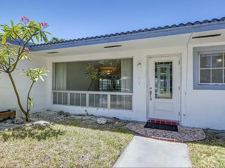 2041 Coral Reef Dr — Photo 21