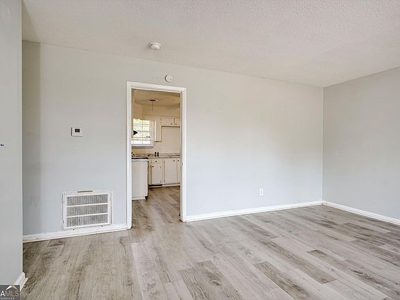 4th image of 2179 Vandivere Rd