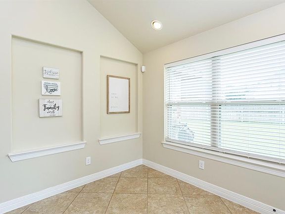 5th image of 6122 Garden Lakes Ln