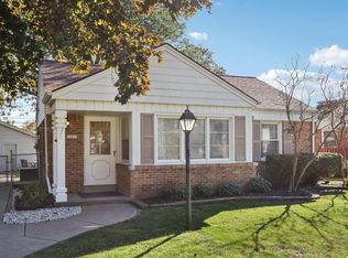 10213 Beverly Pl, Wauwatosa, WI 53226