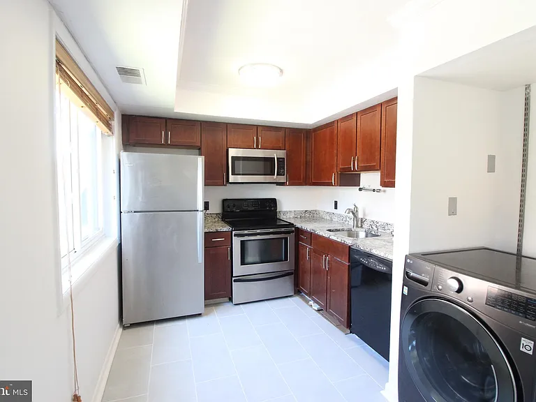 3300 S 28th St #301 — Photo 5