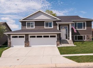 5327 Ridgeway Rd NW, Rochester, MN 55901