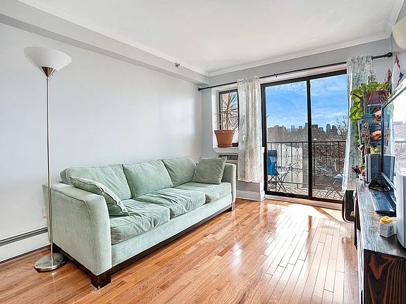 3rd image of 1443 28th Ave APT 3E
