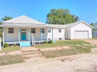 210 N Madison Ave, Protection, KS 67127