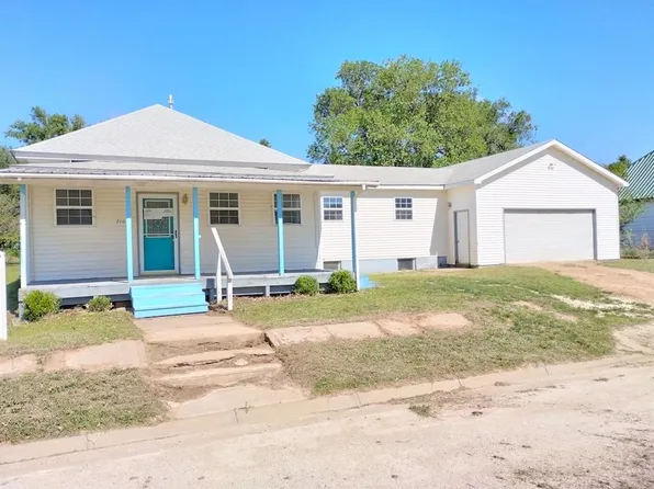 210 N Madison Ave, Protection, KS 67127