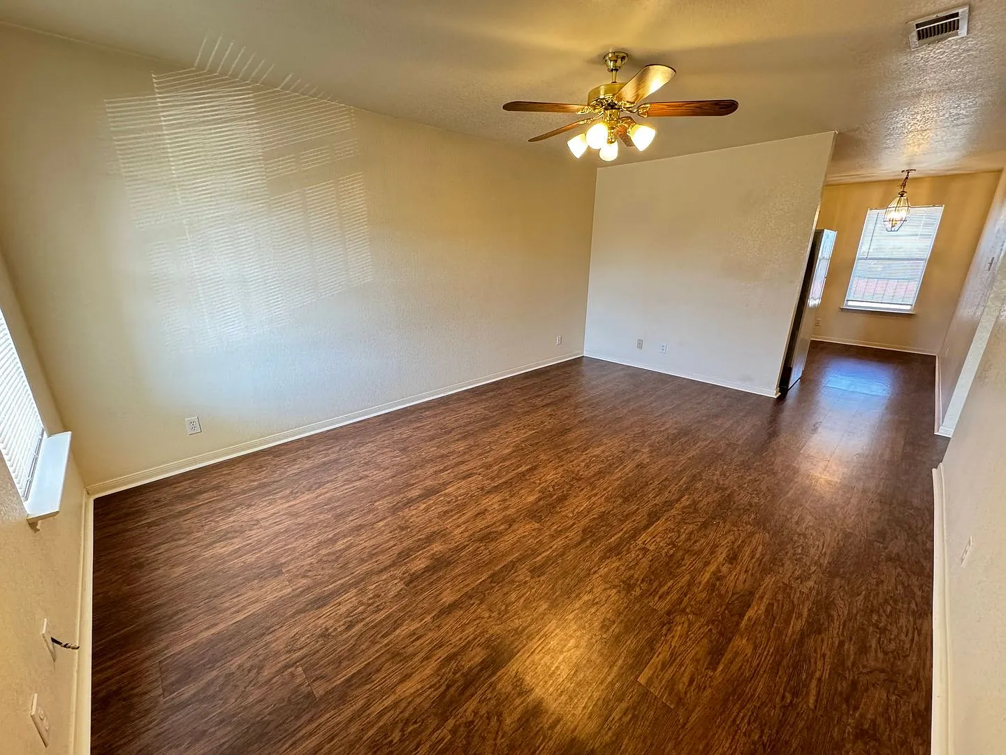1101 Circle M — Photo 2