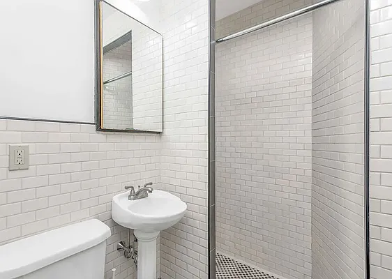 Rented by Avenues Real Estate | media 27