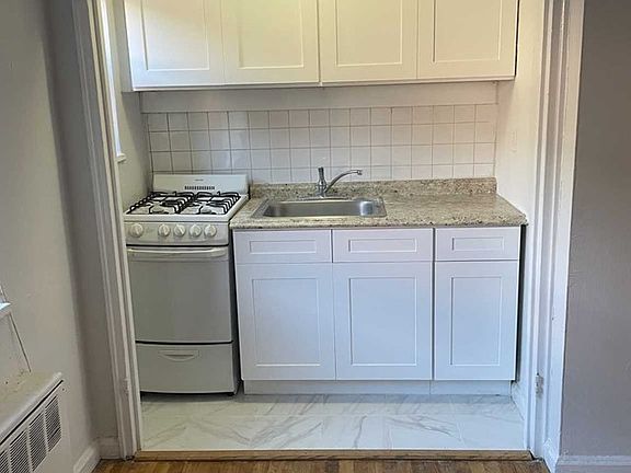 2nd image of 2337 Hudson Ter APT B14