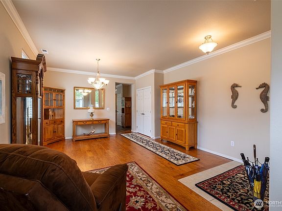 4th image of 8304 Vashon Drive NE