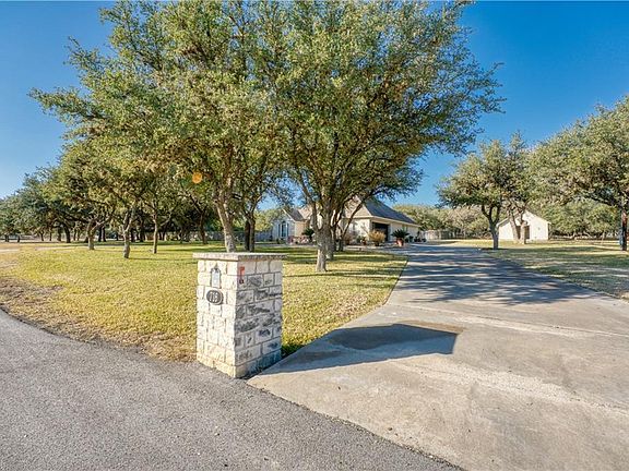 4th image of 716 Liveoak Dr
