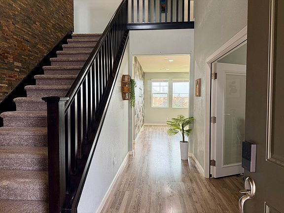 5th image of 128 Kings Canyon Way