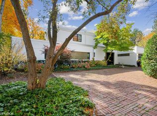 999 Walden Ln, Lake Forest, IL 60045