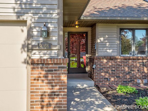 4th image of 9066 Lakeview Ct