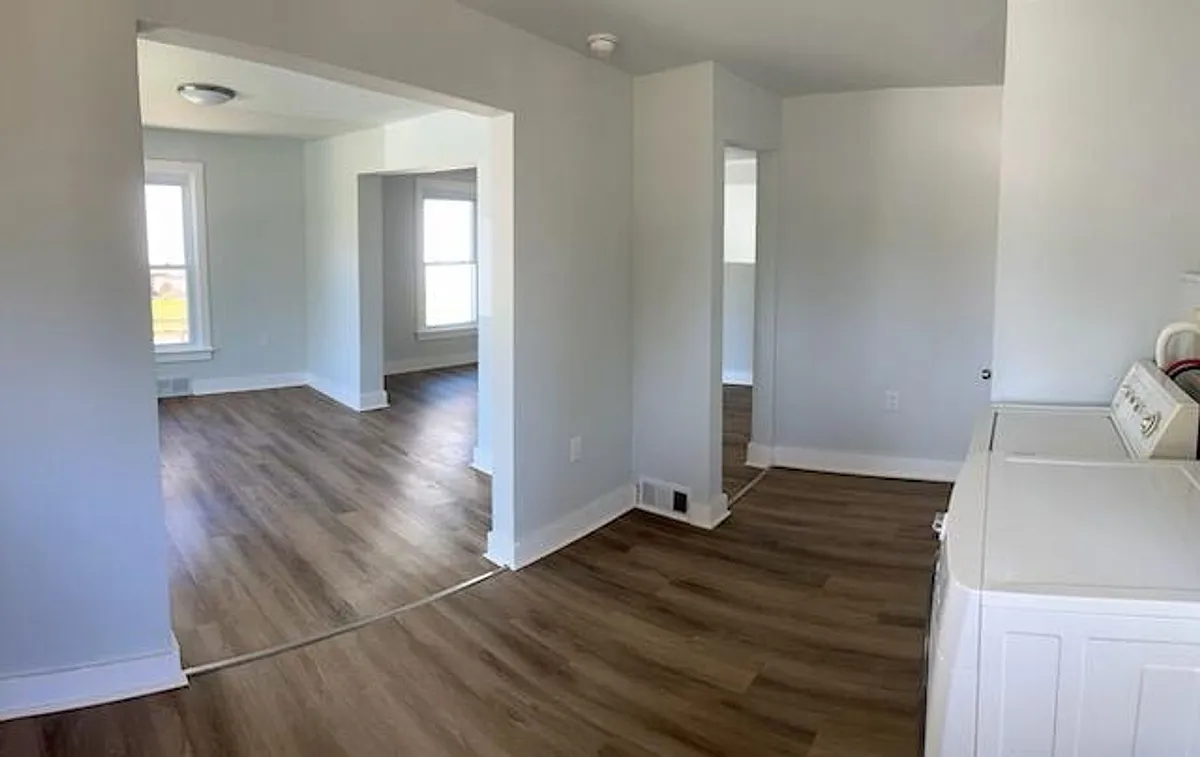 Building Photo - 79 Saint Charles St