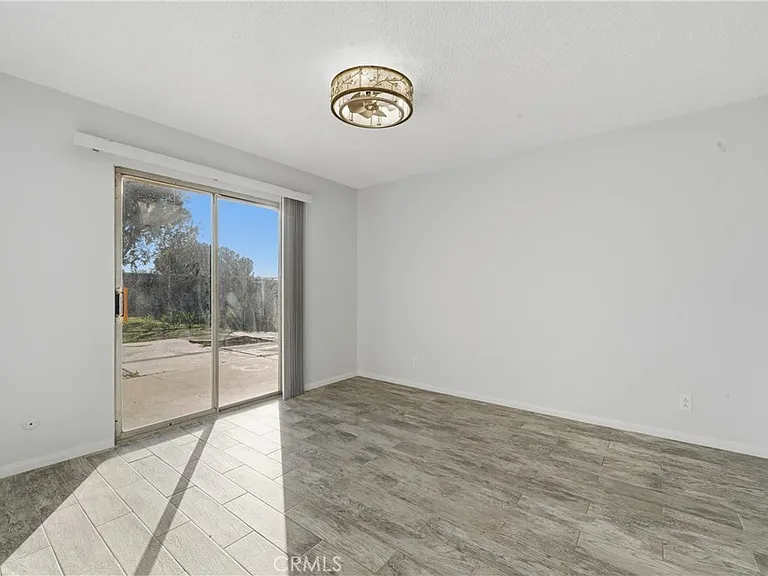 6255 Mitchell Ave — Photo 23
