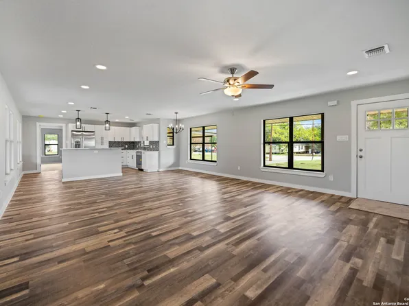 222 (17A) Winship, Pleasanton, TX 78064