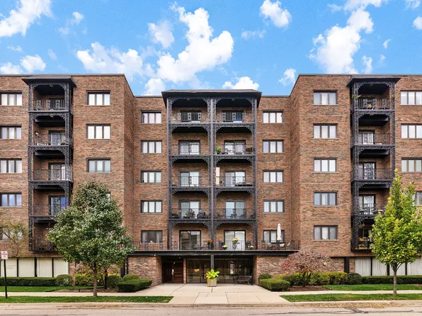 414 Clinton Pl APT 301, River Forest, IL 60305