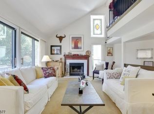 278 Crabtree Ct, Basking Ridge, NJ 07920