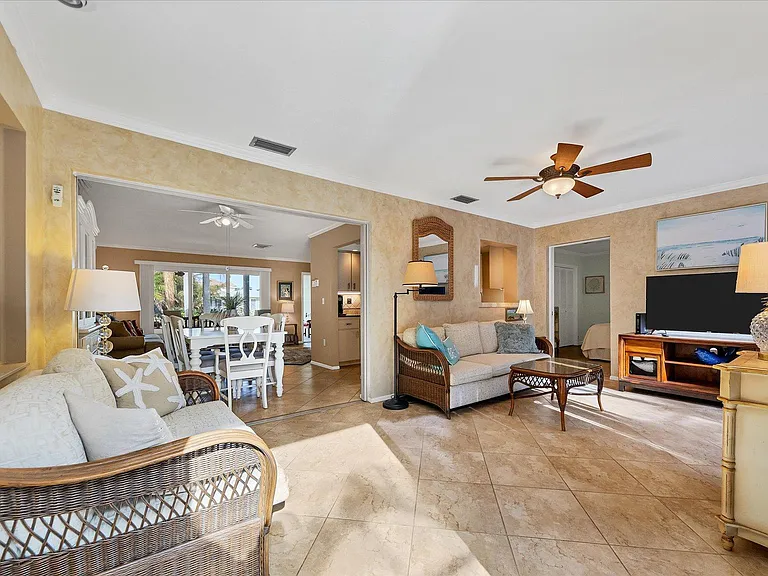 521 Beach Park Blvd — Photo 19