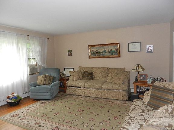 3rd image of 12 Casse Ct