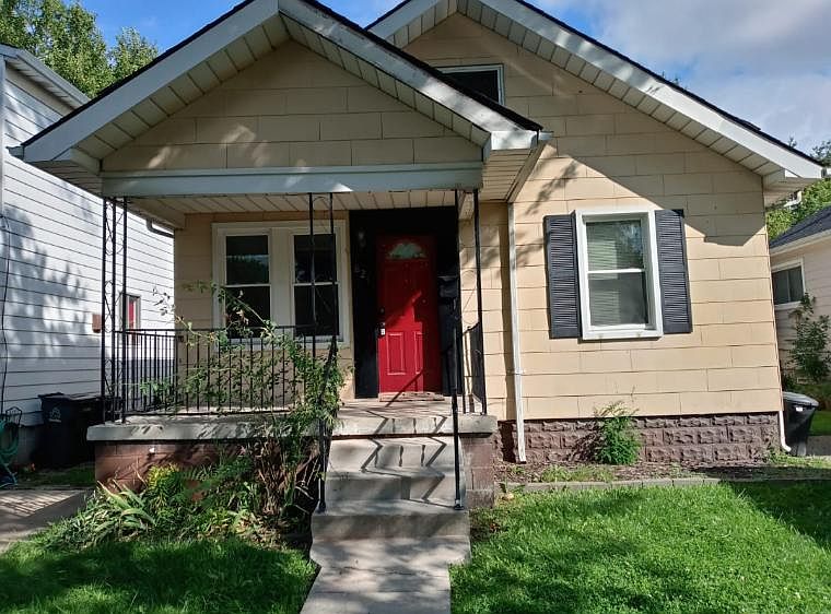 1st image of 821 Camden Ave