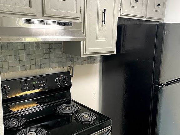 2nd image of 5460-5462 Bromwick Dr #5460