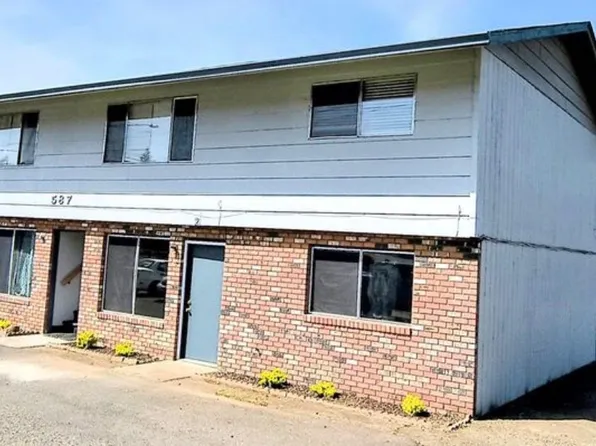 587 W Berdine St #4, Roseburg, OR 97471