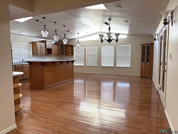 3rd image of 2404 W Cerro Rd