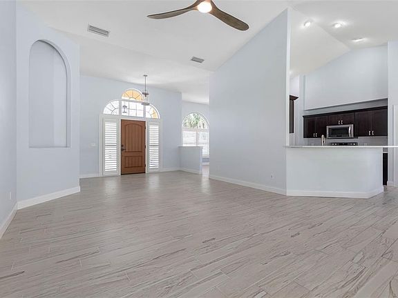 4th image of 965 Lambert Ave