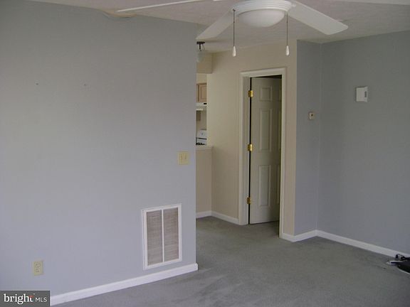 4th image of 213 Copperfield Ln