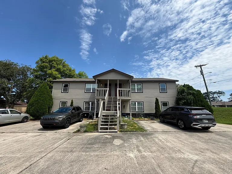 605 Adelle St SW — Photo 1