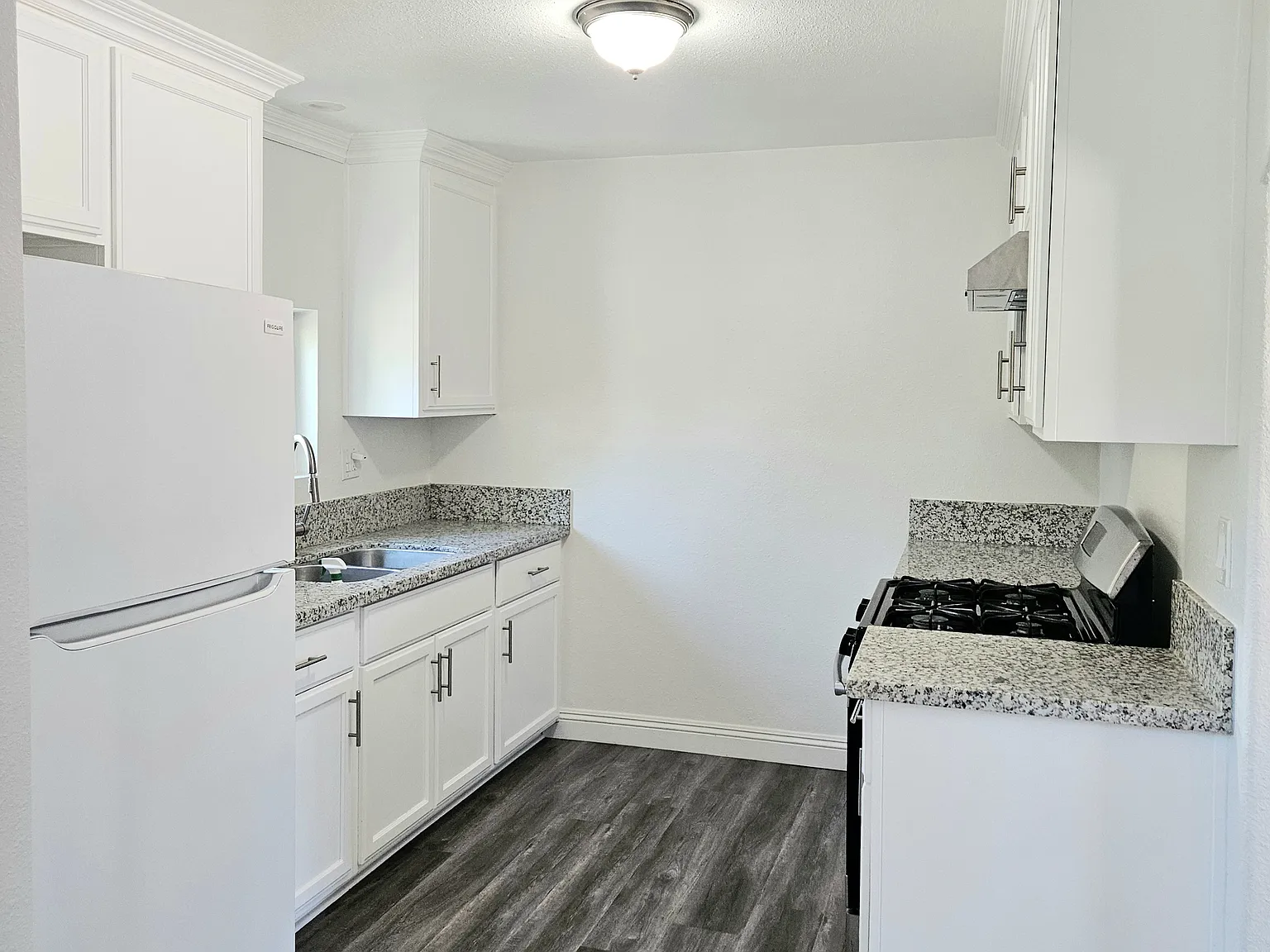 2 bed, 1100 sqft, $1,975 — Photo 2